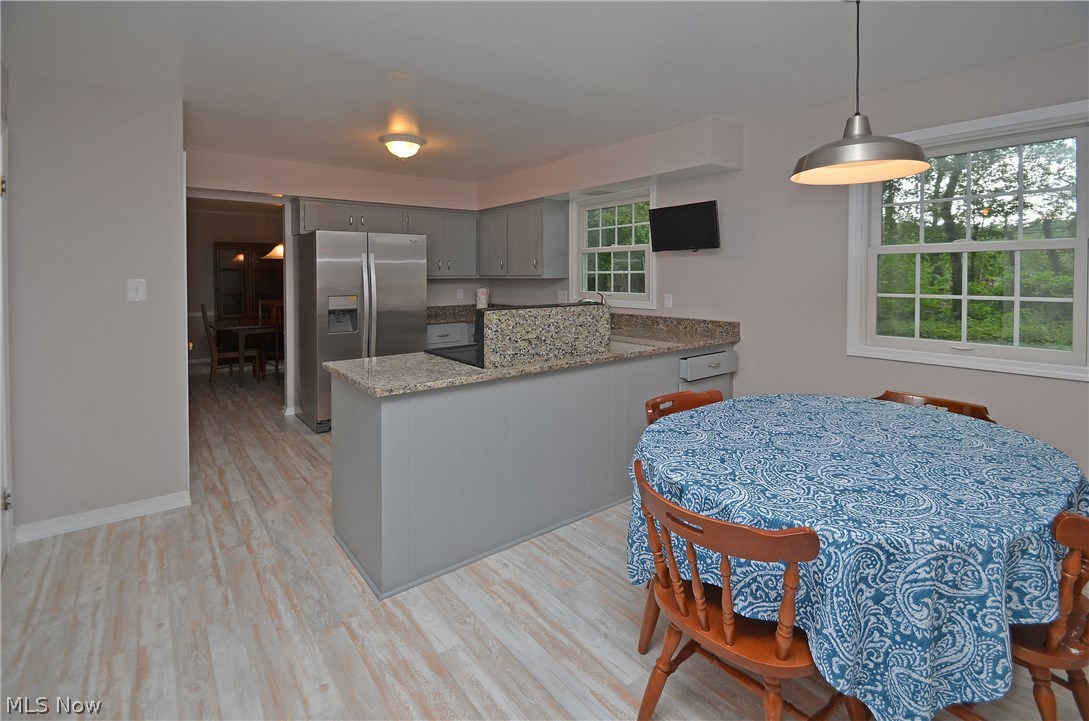 28527 Knickerbocker Road Bay Village, OH 44140 - Photo 4 of 32 Gallery Image 4