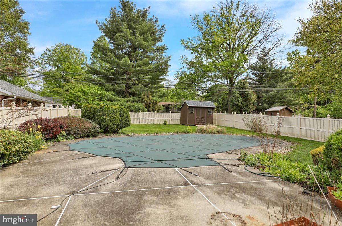 27 Woodland Road Reading, PA 19610 - Photo 28 of 34 a view of a garden with a house