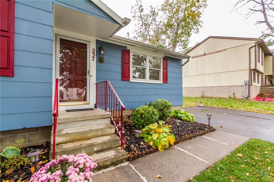 237 Countess Drive Henrietta, NY 14586 - Photo 3 of 28