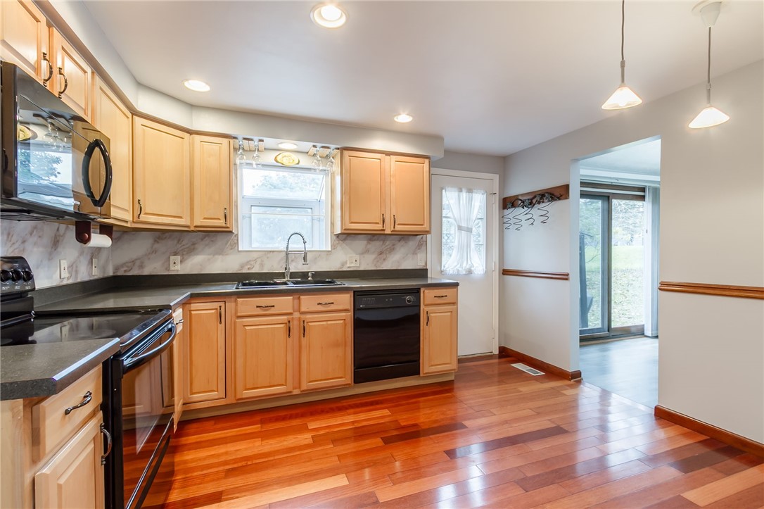 237 Countess Drive Henrietta, NY 14586 - Photo 4 of 28