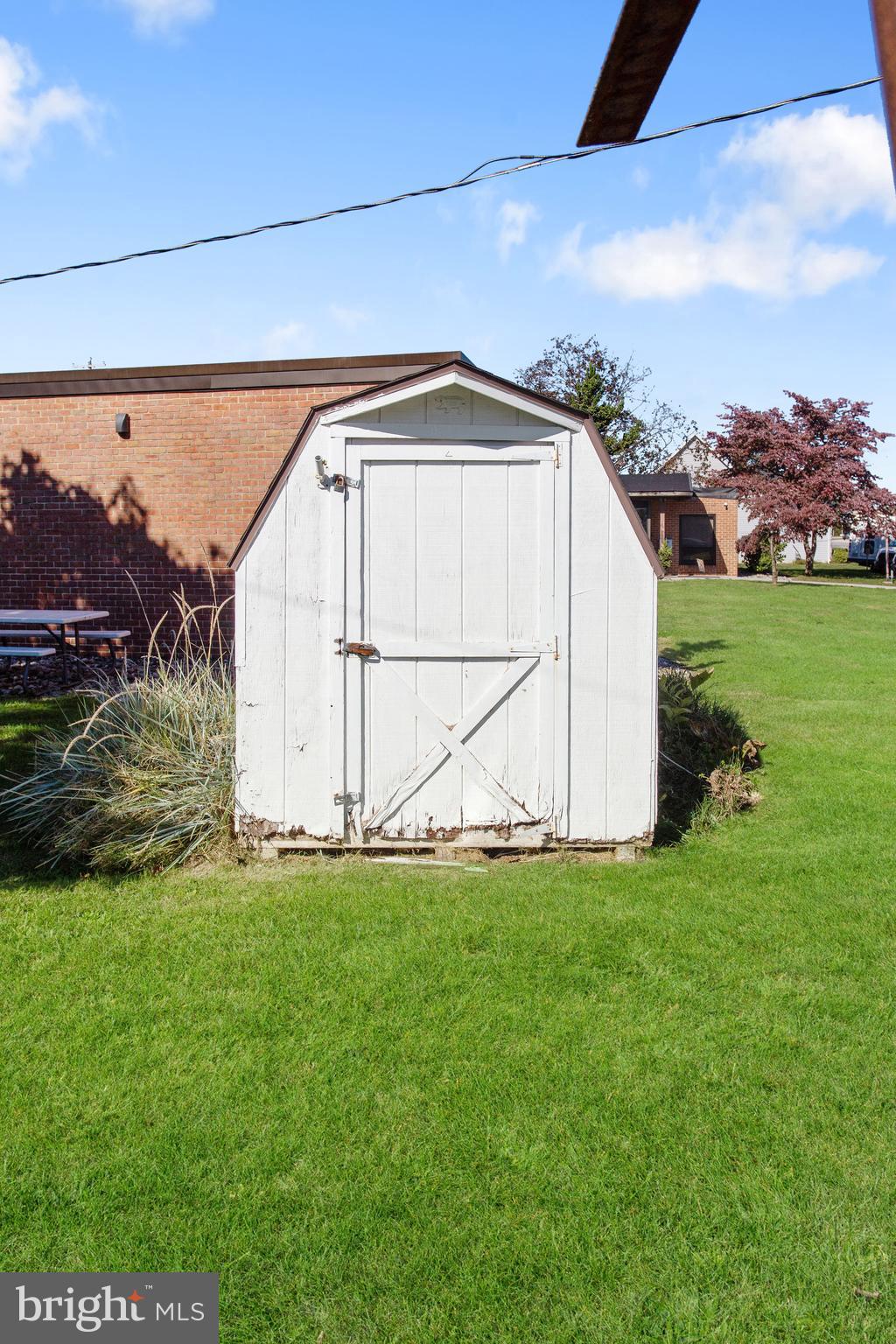 400 Linden Avenue Hanover, PA 17331 - Photo 39 of 43 a view of backyard with barn and large trees