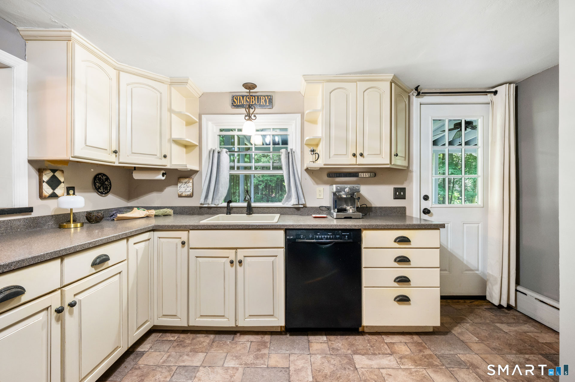 44 Climax Road Simsbury, CT 06070 - Photo 12 of 40 Gallery Image 12