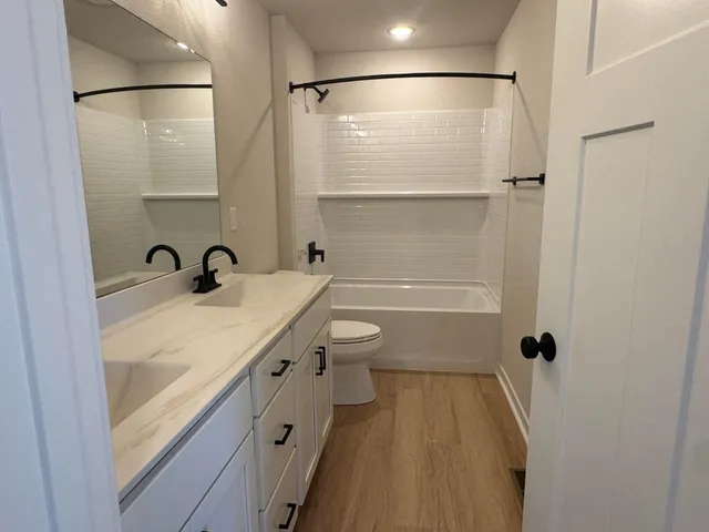 $593,916 | 1072 5th Avenue, Union Grove, WI 53182