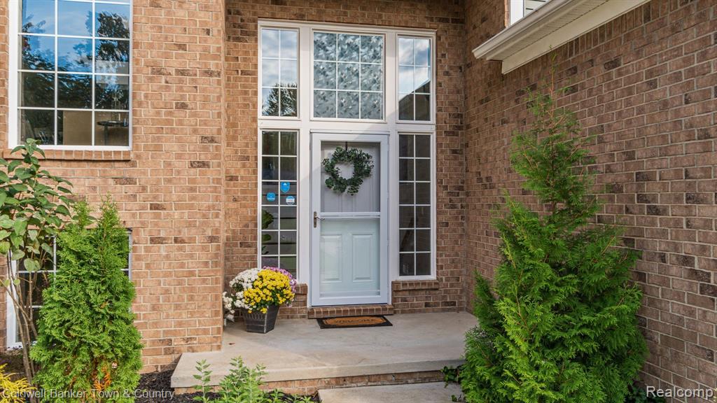 3179 Eastern Avenue Rochester Hills, MI 48307 - Photo 2 of 55