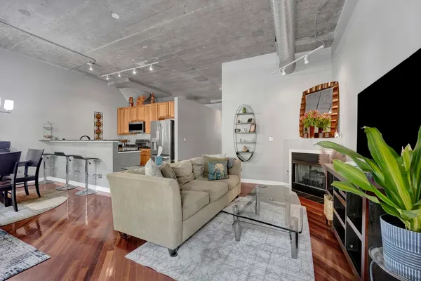 $349,999 | 1151 West 14th Place, Unit 131, Chicago, IL 60608