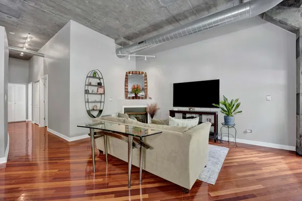 $349,999 | 1151 West 14th Place, Unit 131, Chicago, IL 60608