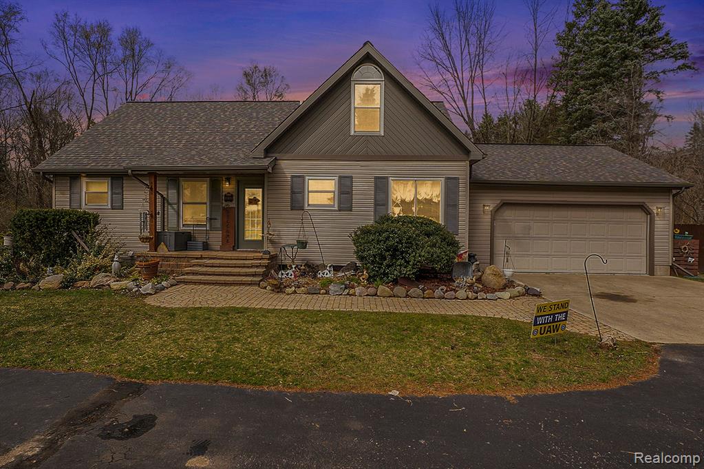 7186 Carpenter Road Flushing, MI 48433 - Photo 1 of 32