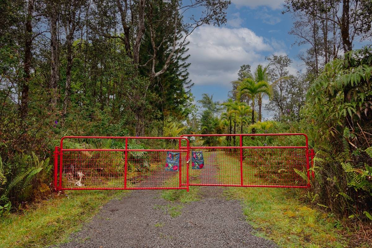 16-1404 Hopue Road Mountain View, HI 96771 - Photo 4 of 28 a view of a fence