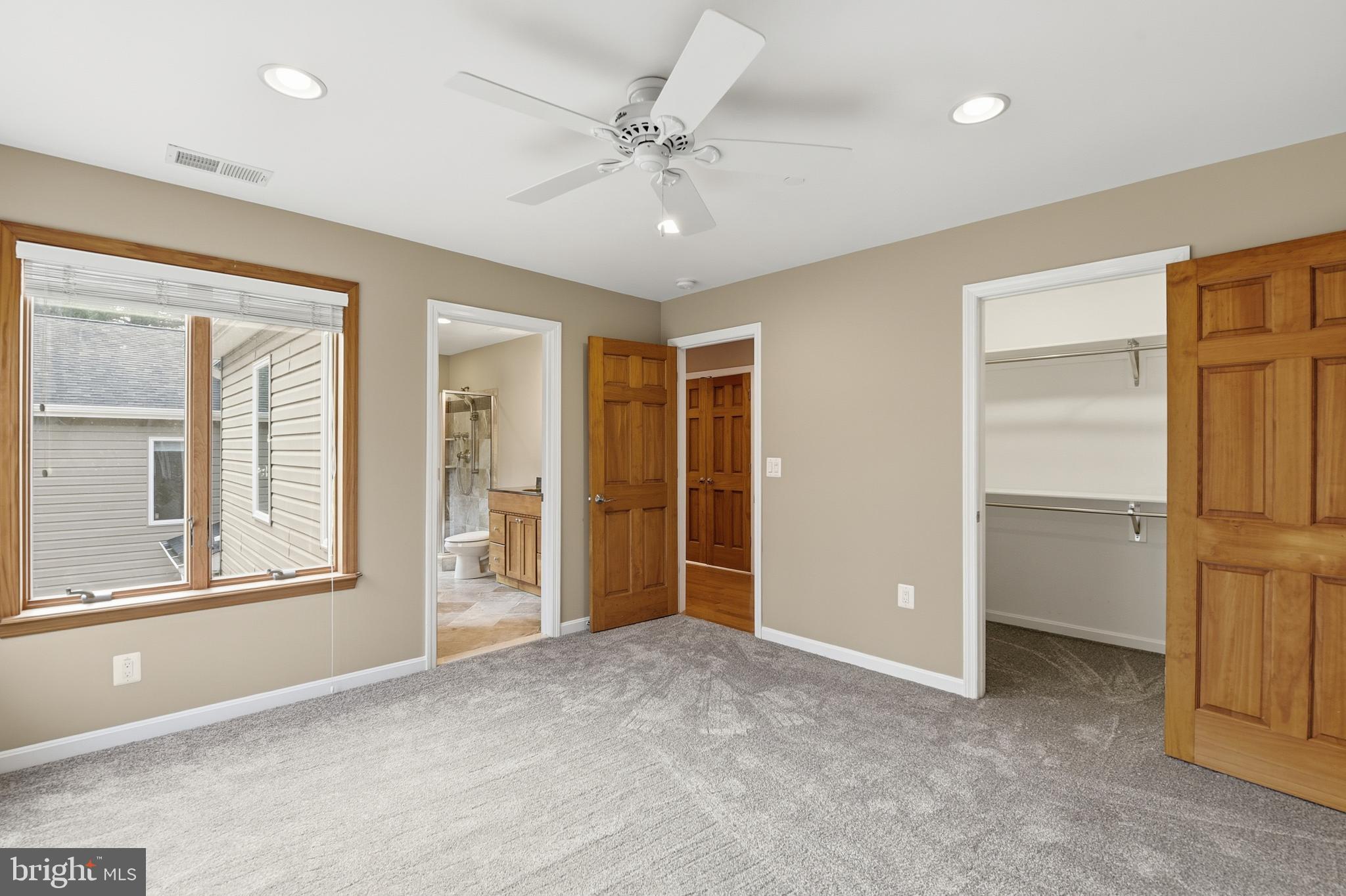 7715 Paradise Beach Road Pasadena, MD 21122 - Photo 33 of 66 ENSUITE #2 WITH WALKIN CLOSET