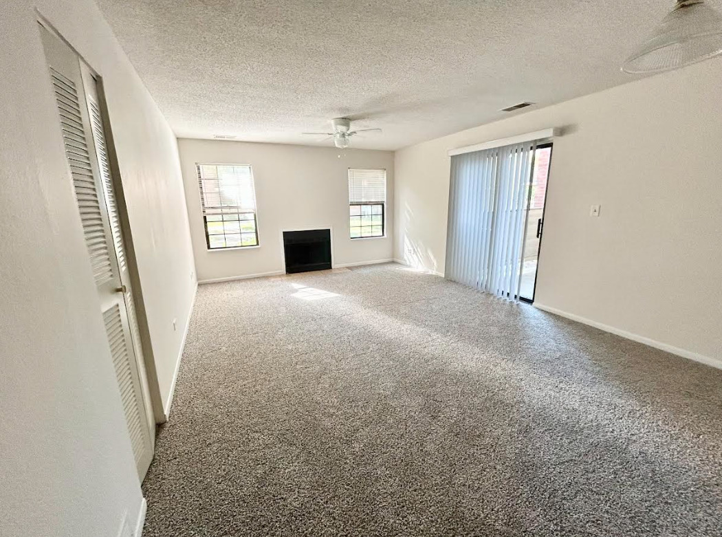 2044 North Rand Road, Unit 108 Palatine, IL 60074 - Photo 4 of 8 Gallery Image 4