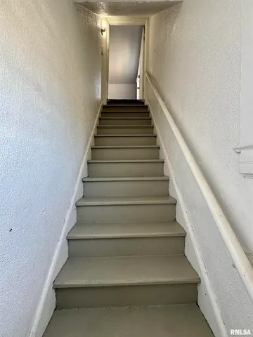 $875 | 201 South Howell Street, Unit 1/2, Davenport, IA 52802