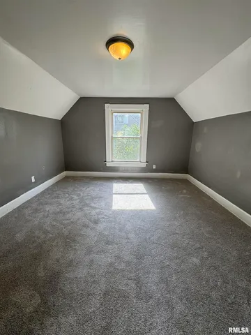 $875 | 201 South Howell Street, Unit 1/2, Davenport, IA 52802