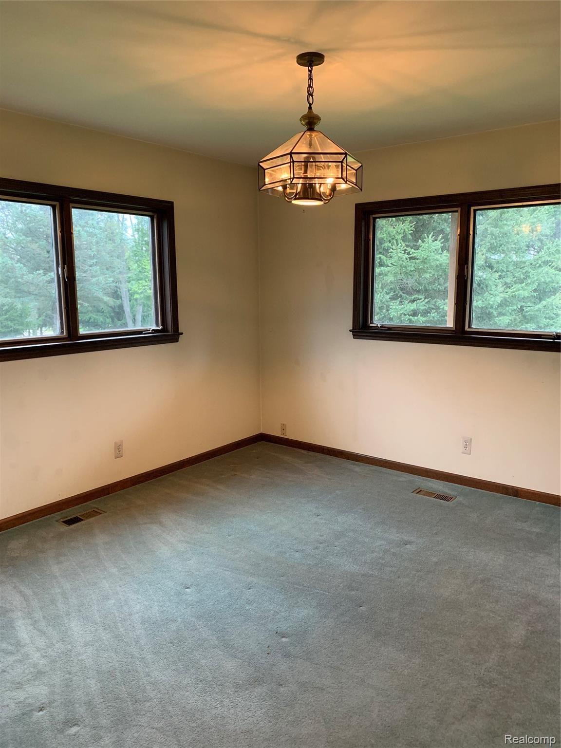 812 North Hacker Road Howell, MI 48843 - Photo 13 of 27 dining room