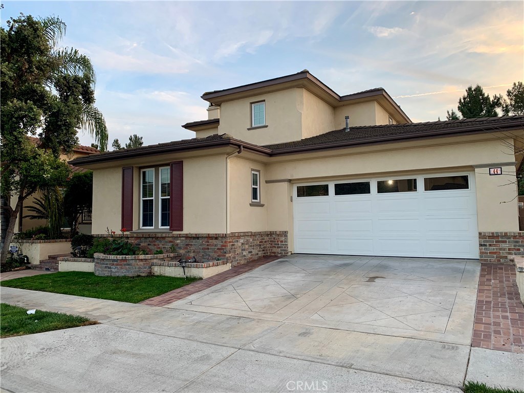 44 Whitford Irvine, CA 92602 - Photo 1 of 20 a front view of a house with garden