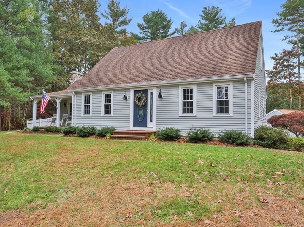 29 Stuart Road Rochester, MA 02770 - Photo 1 of 41 a front view of a house with garden