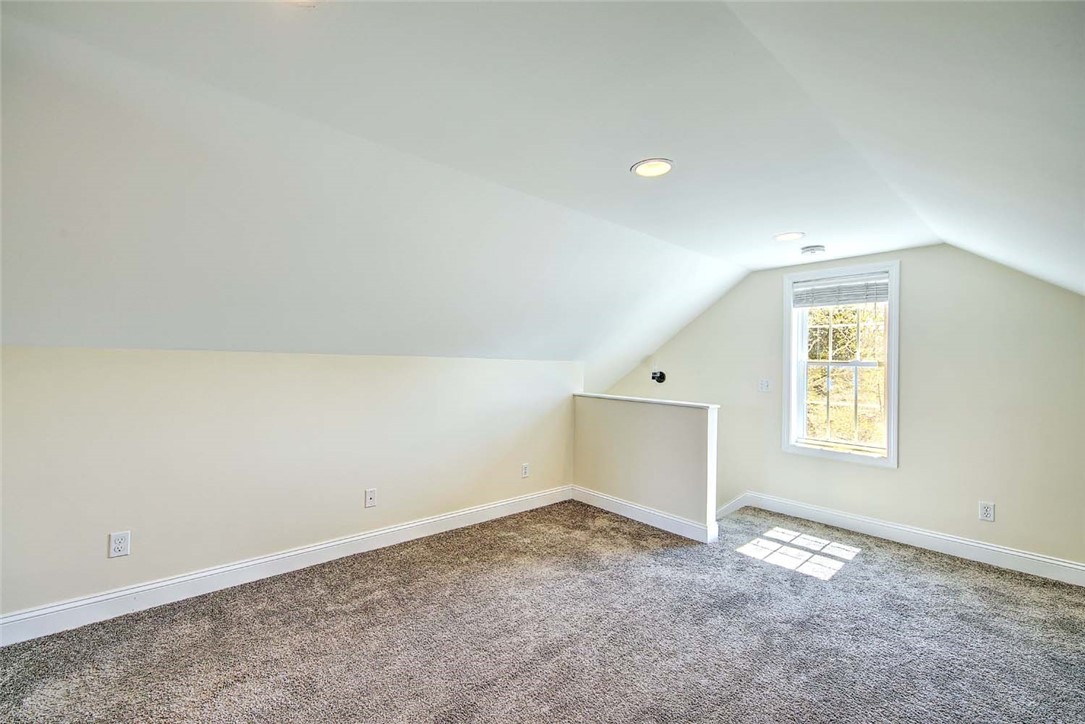 31 Garfield Avenue Bristol, RI 02809 - Photo 26 of 33 3rd floor