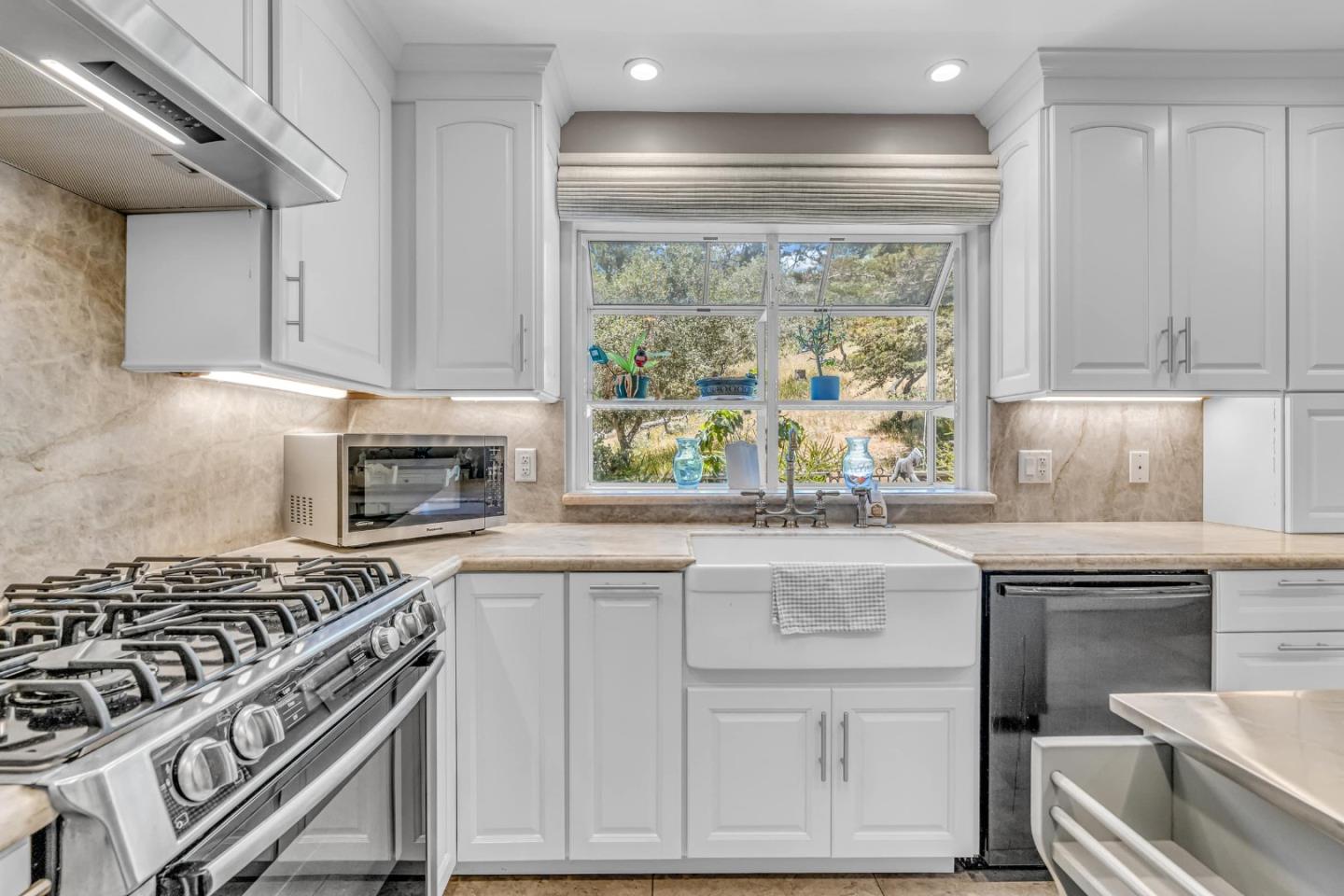 425 Vía Del Rey Monterey, CA 93940 - Photo 4 of 34