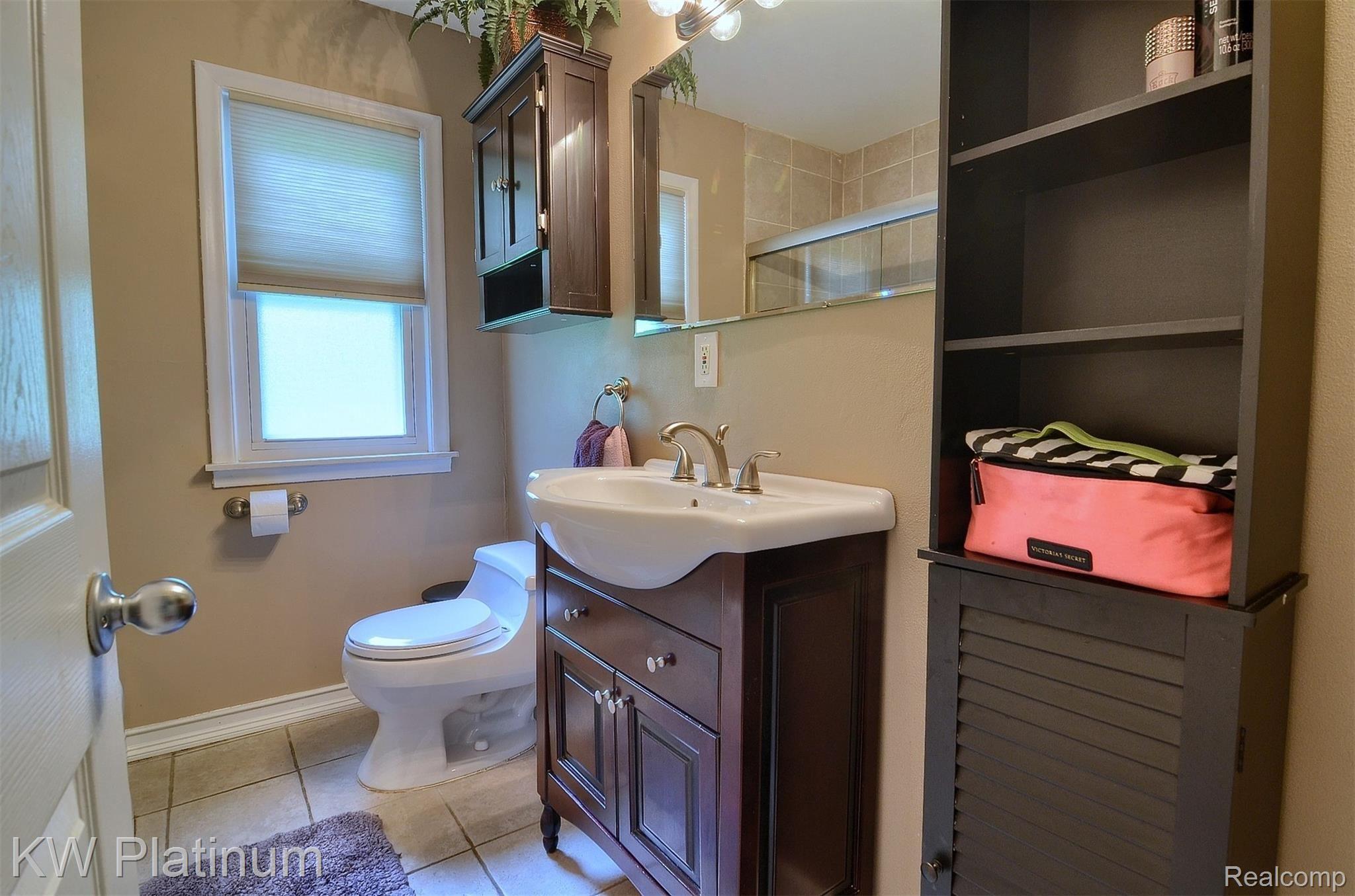 50150 Cedargrove Road Utica, MI 48317 - Photo 14 of 25 20-Bathroom.jpg
