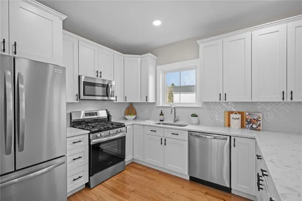 $649,500 | 2 Old County Vlg Way, Unit B, Smithfield, RI 02917