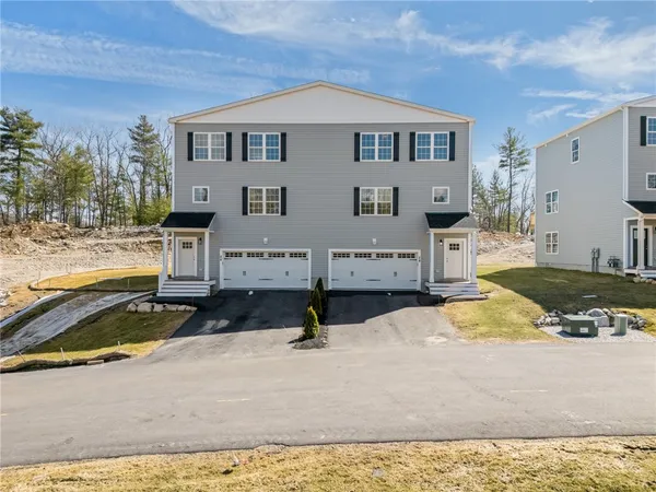 $649,500 | 2 Old County Vlg Way, Unit B, Smithfield, RI 02917