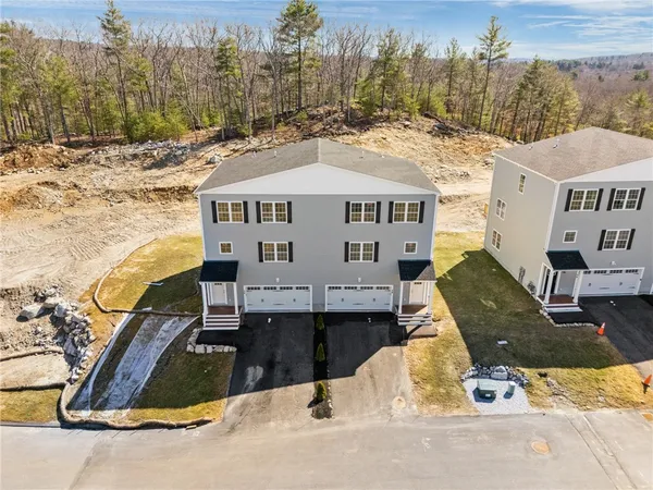 $649,500 | 2 Old County Vlg Way, Unit B, Smithfield, RI 02917