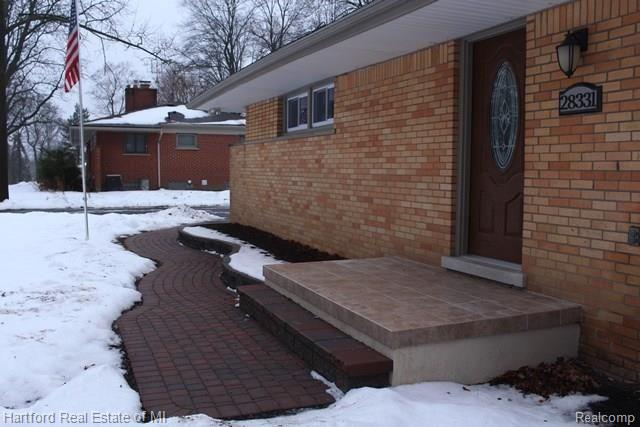 28331 Quail Hollow Road Farmington, MI 48331 - Photo 4 of 24 Front 3.jpg