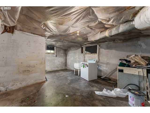 a view of a storage & utility room