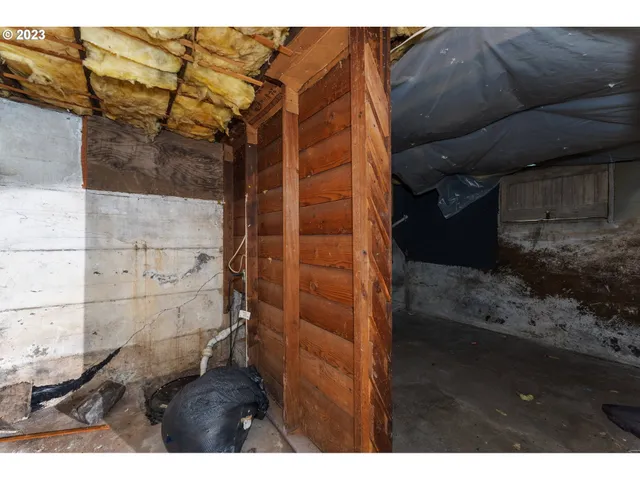 a view of an outdoor space