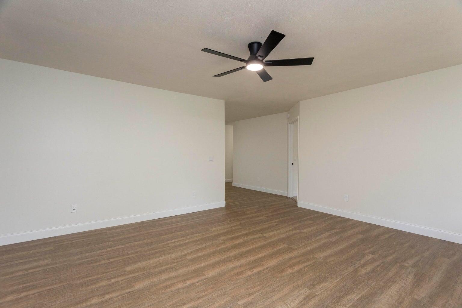 300 Hi Tech Lane Dayton, TN 37321 - Photo 5 of 34 Living Room