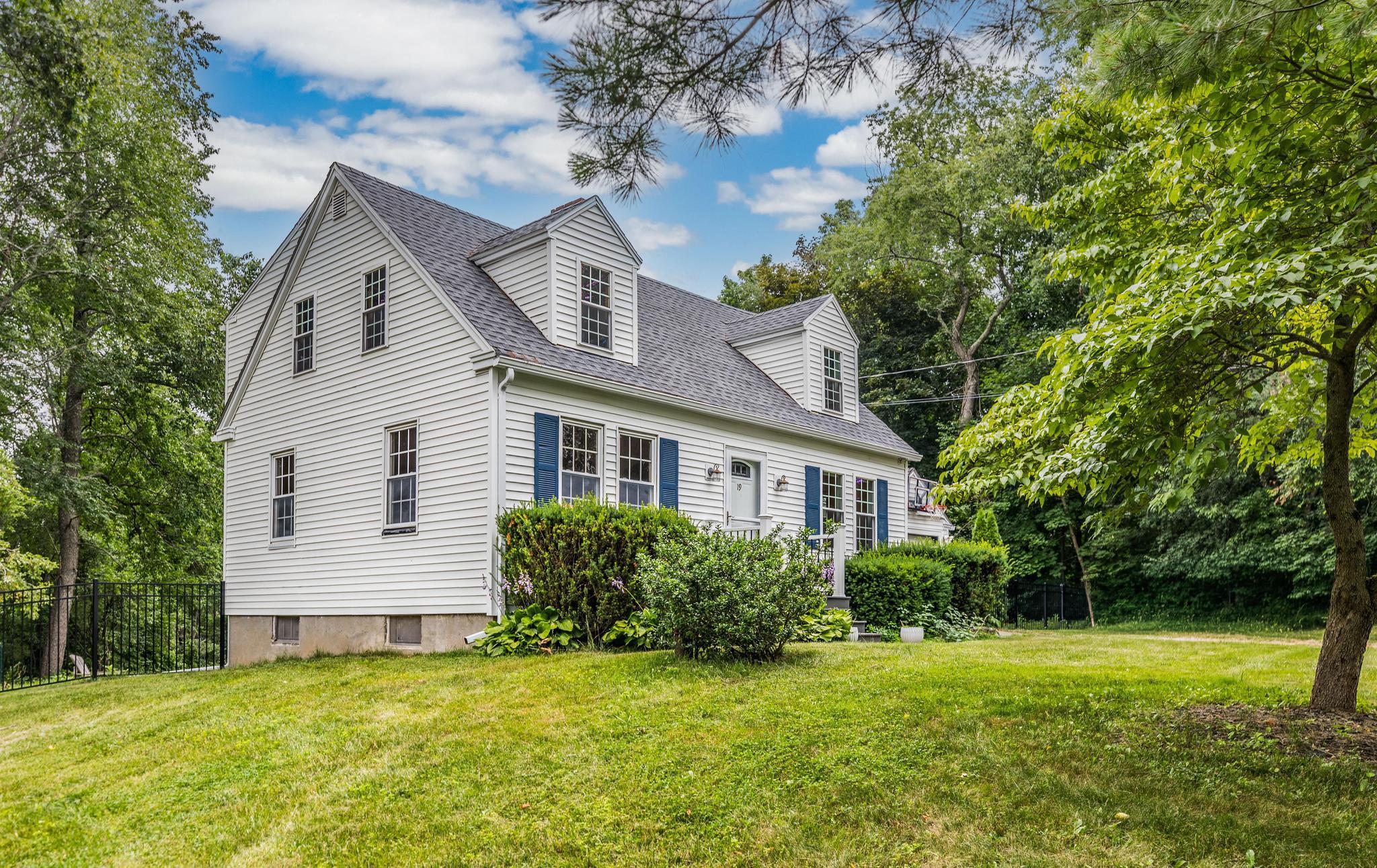 19 Winnicutt Road Stratham, NH 03885 - Photo 1 of 35 Gallery Image 1