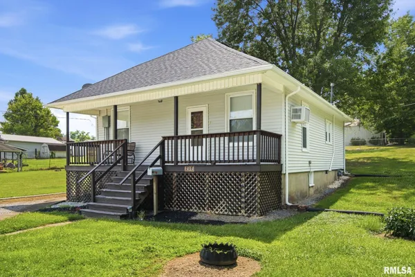 $128,000 | 1414 Newton Avenue, Johnston City, IL 62951