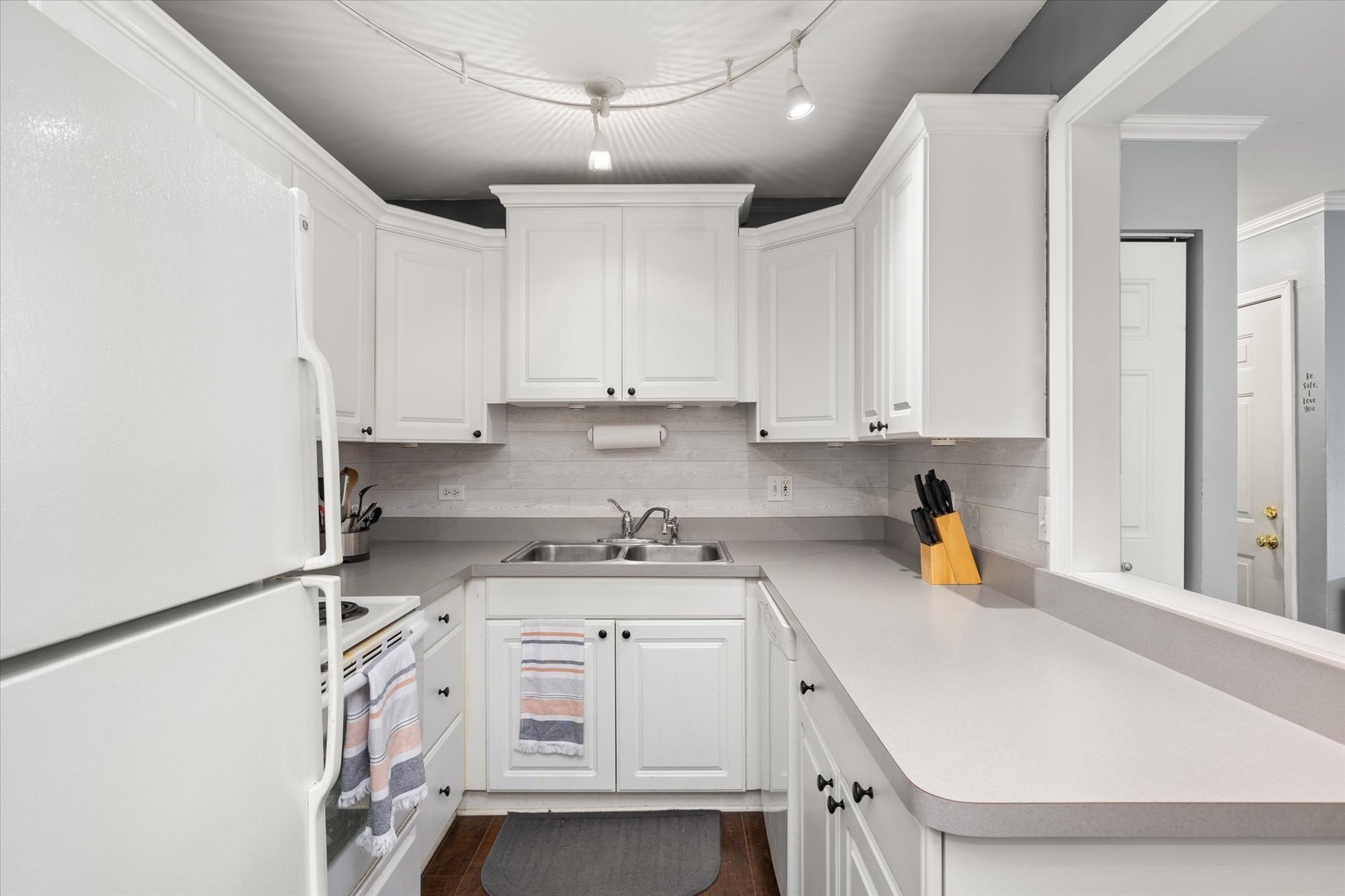 2400 Light Road, Unit 111 Oswego, IL 60543 - Photo 8 of 27 a view of a kitchen with electric appliances