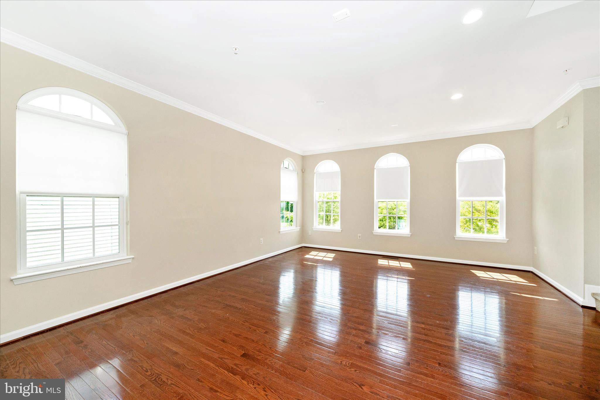 3827 Cullingworth Road Burtonsville, MD 20866 - Photo 7 of 72 Living Room