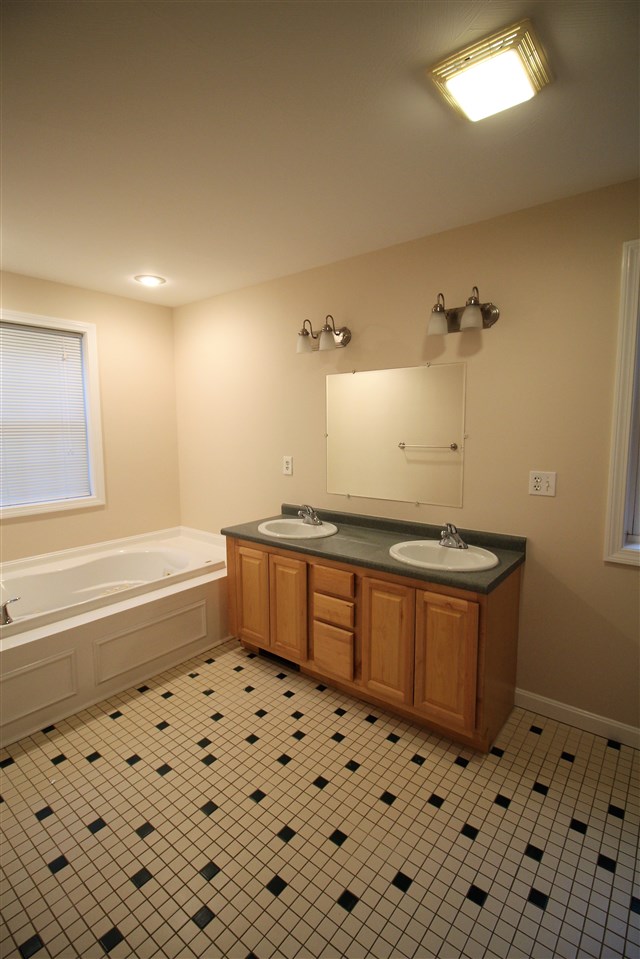 37 Naticook Road Merrimack, NH 03054 - Photo 12 of 18