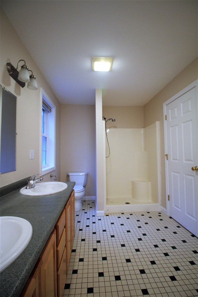 37 Naticook Road Merrimack, NH 03054 - Photo 13 of 18