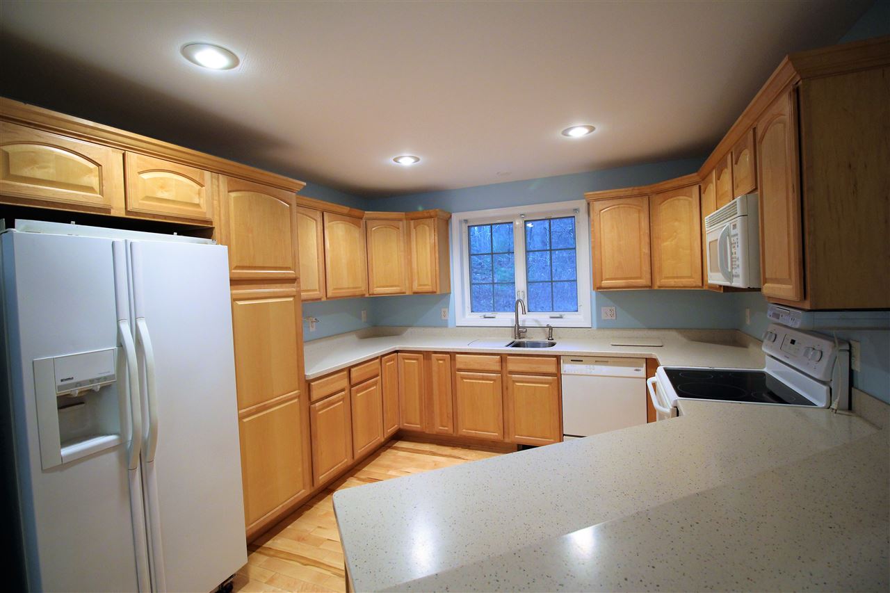 37 Naticook Road Merrimack, NH 03054 - Photo 4 of 18