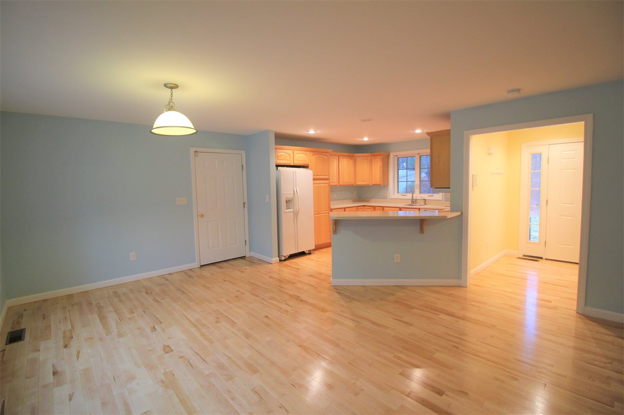 37 Naticook Road Merrimack, NH 03054 - Photo 6 of 18