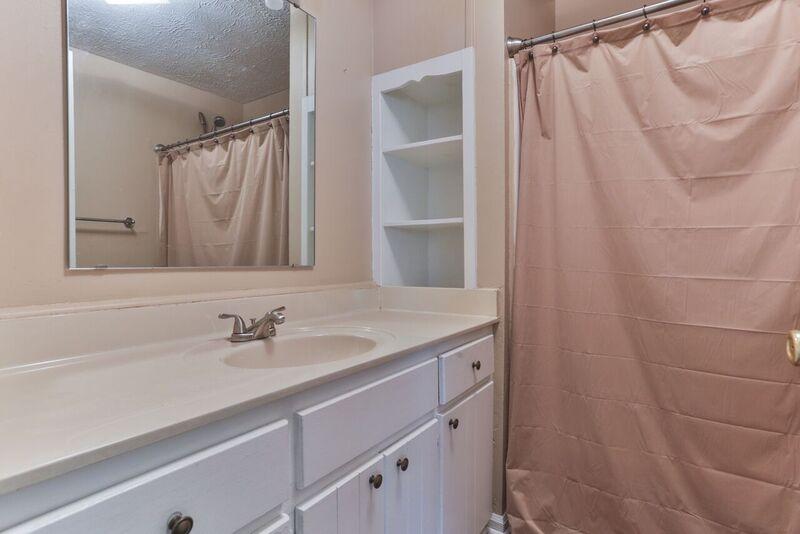 405 Elizabeth Avenue Rockingham, NC 28379 - Photo 4 of 27 4