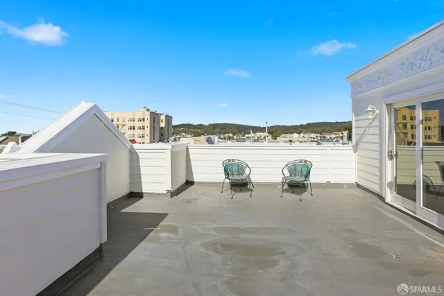 a en suite bathroom with a toilet sink and mirror