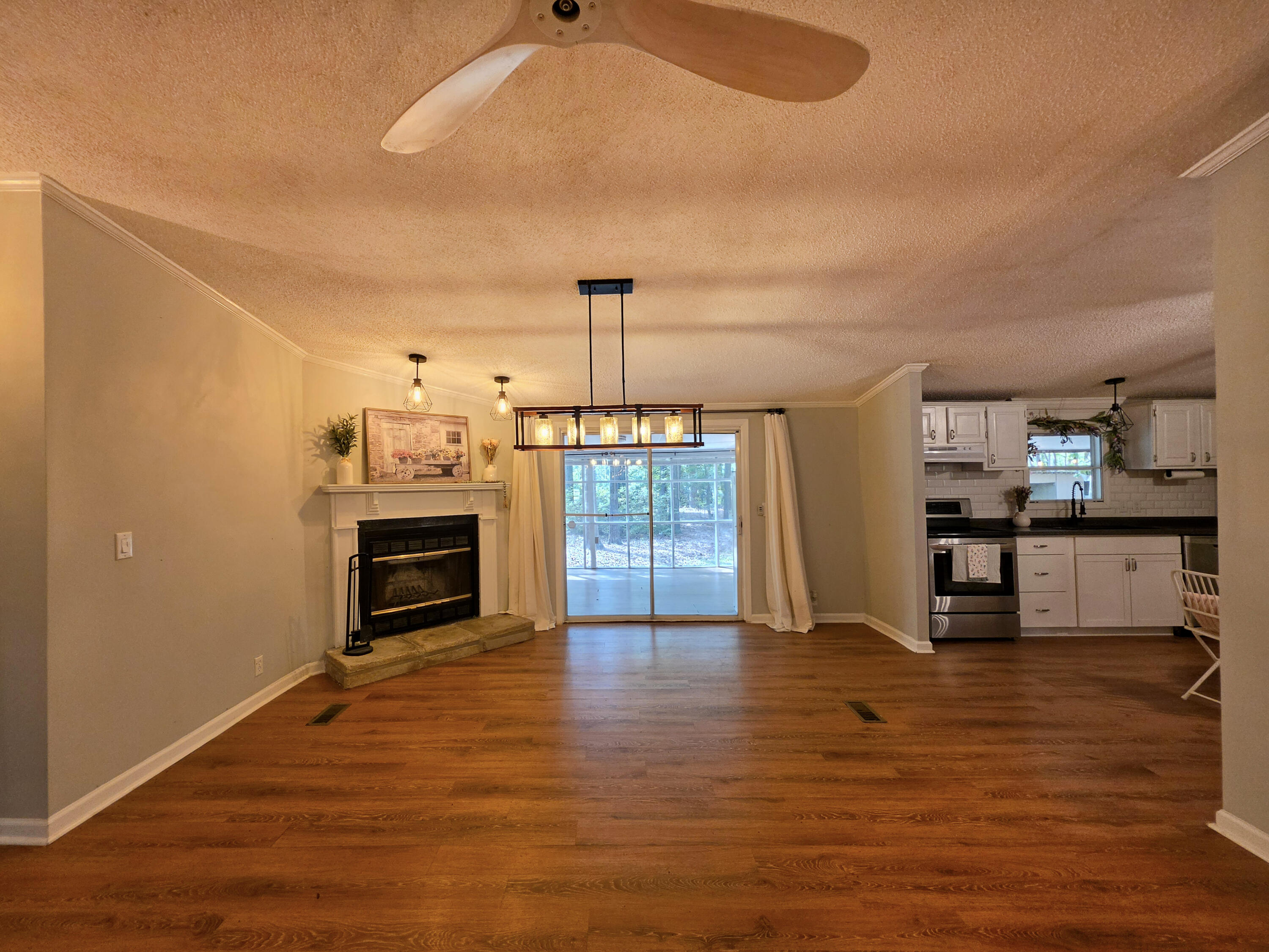 7271 George Washington Lane Awendaw, SC 29429 - Photo 3 of 31 12-LivingRoomB