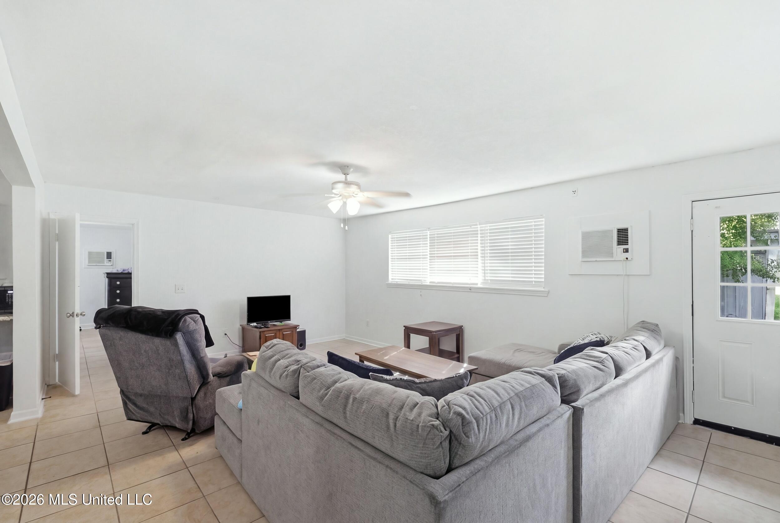 12193 Shorecrest Road, Unit A B Biloxi, MS 39532 - Photo 27 of 38 18_r6__1088