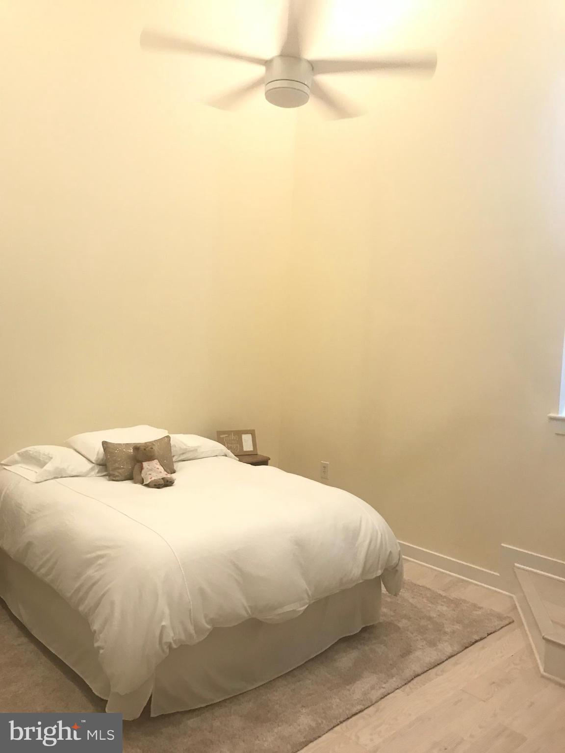 9006 Opera Alley Manassas, VA 20110 - Photo 2 of 19 High vaulted ceiling