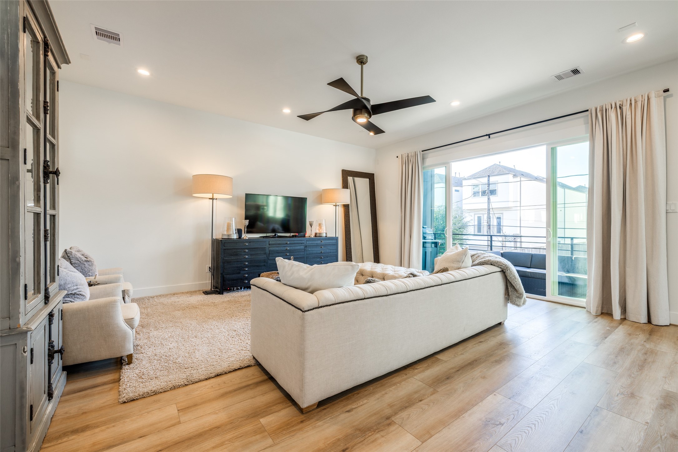 412 North Nagle Street Houston, TX 77003 - Photo 20 of 40 a living room with furniture and a large window