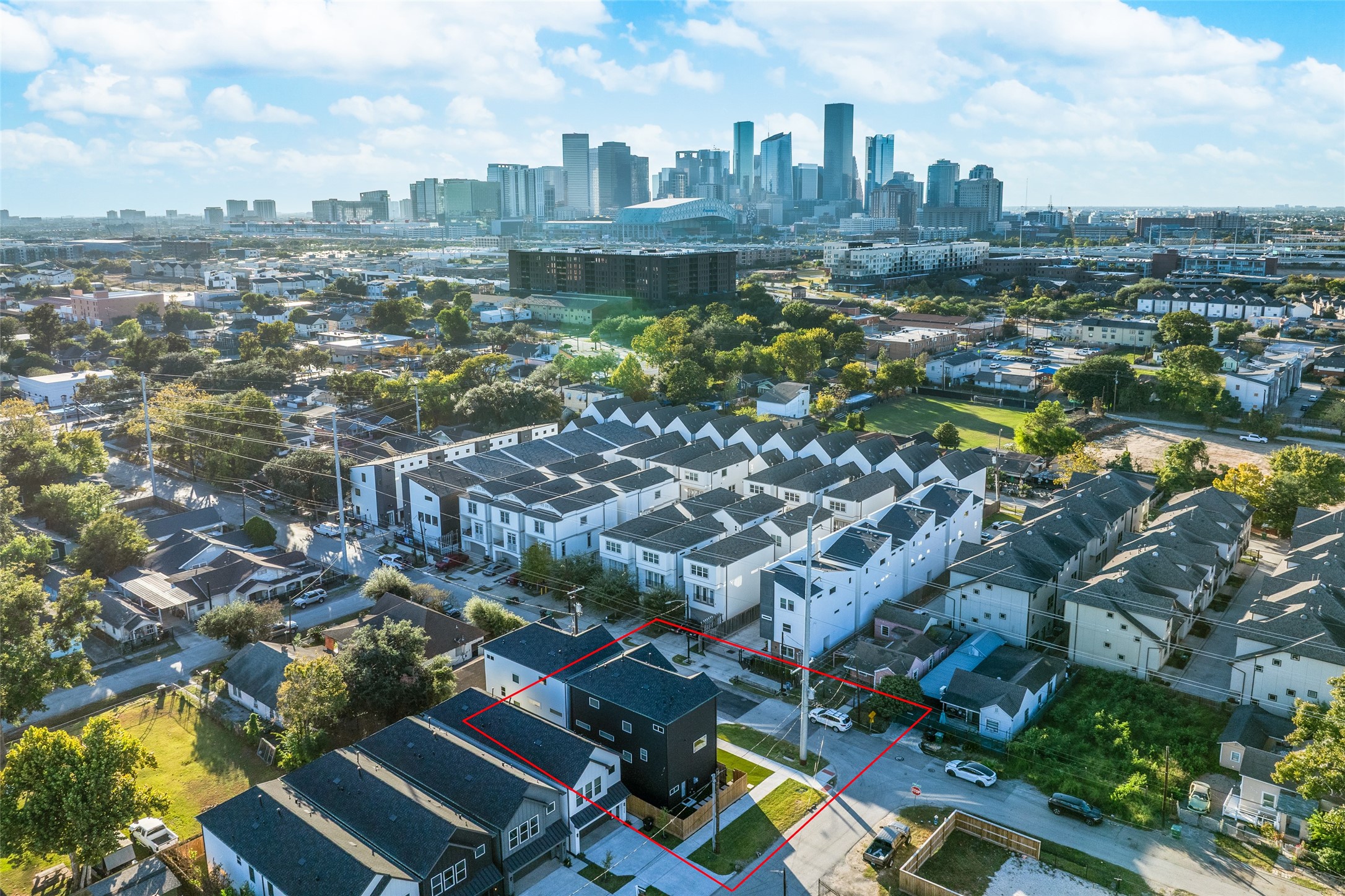 412 North Nagle Street Houston, TX 77003 - Photo 2 of 40 a view of a city