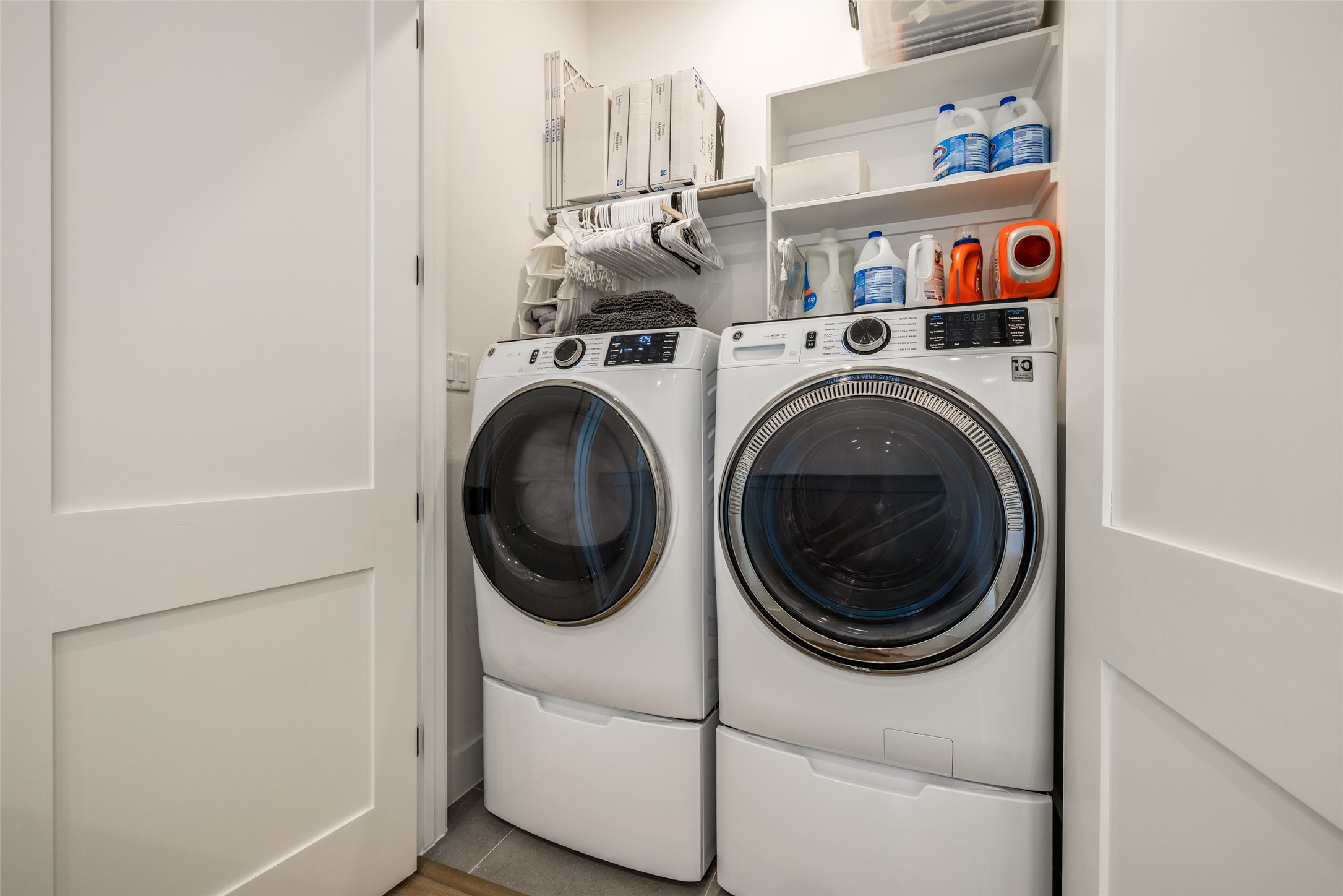 412 North Nagle Street Houston, TX 77003 - Photo 26 of 40 a utility room with dryer and washer