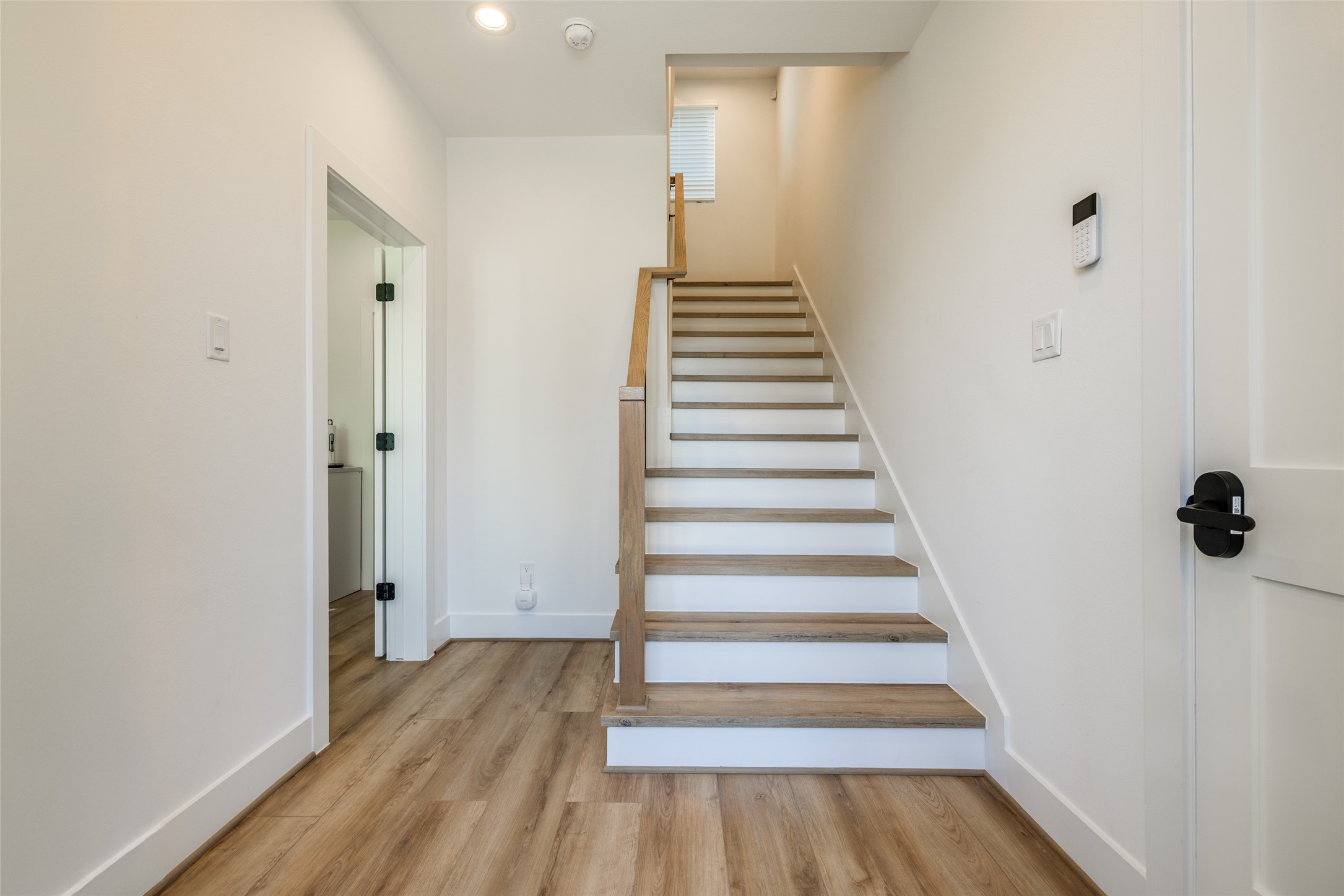 412 North Nagle Street Houston, TX 77003 - Photo 4 of 40 a view of entryway with wooden floor