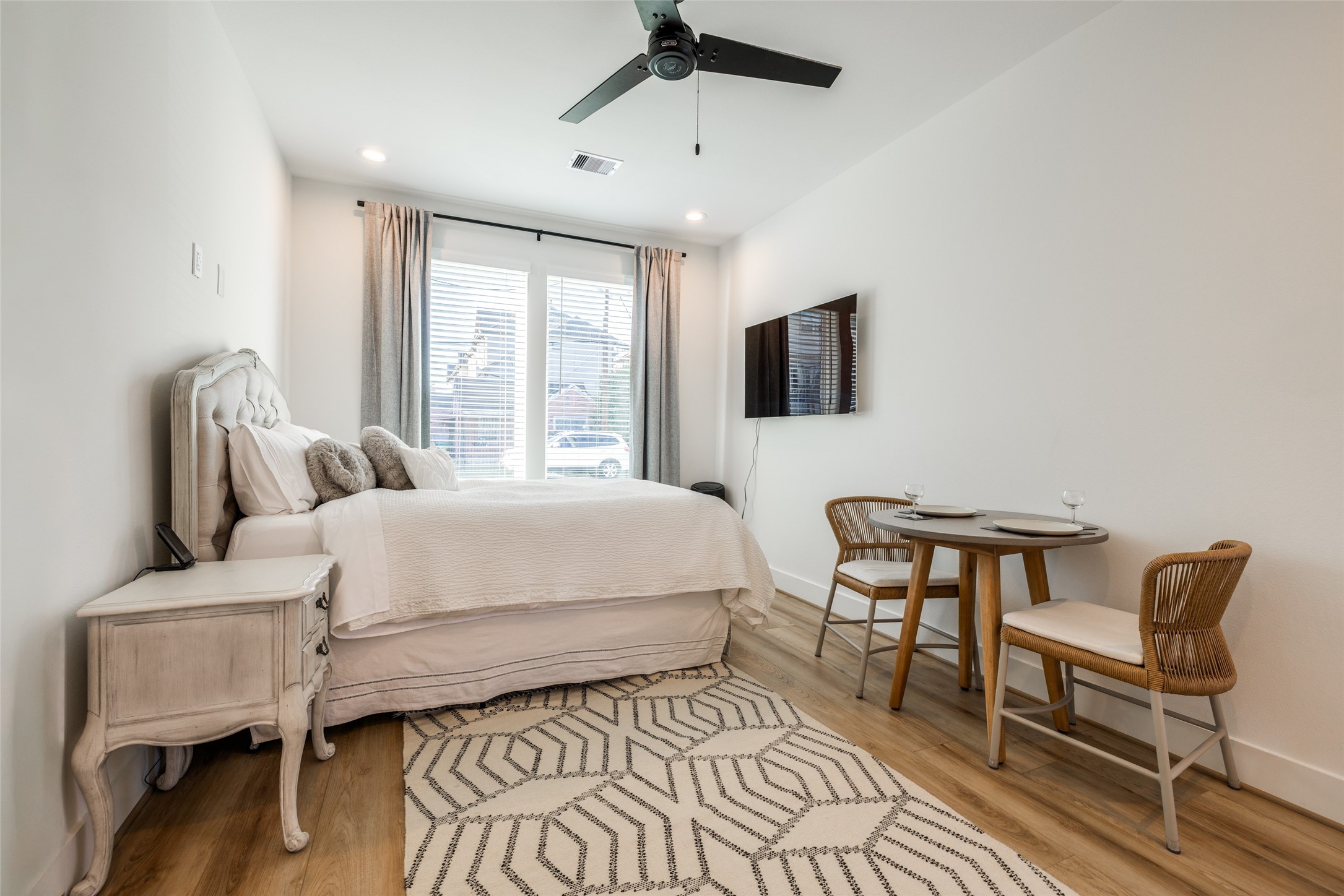 412 North Nagle Street Houston, TX 77003 - Photo 5 of 40 a bedroom with a bed and a chair