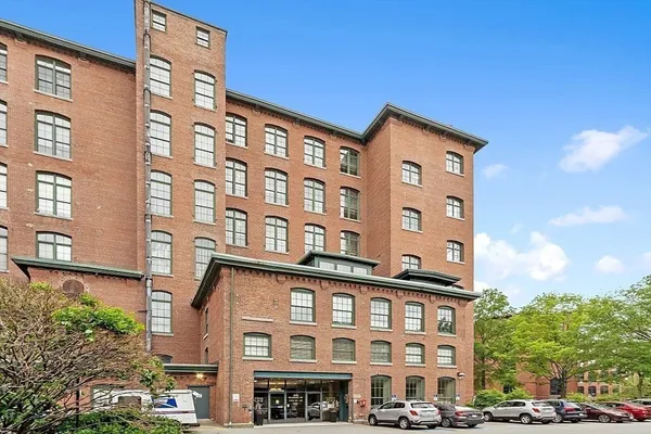 $2,500 | 200 Market Street, Unit 117, Lowell, MA 01852