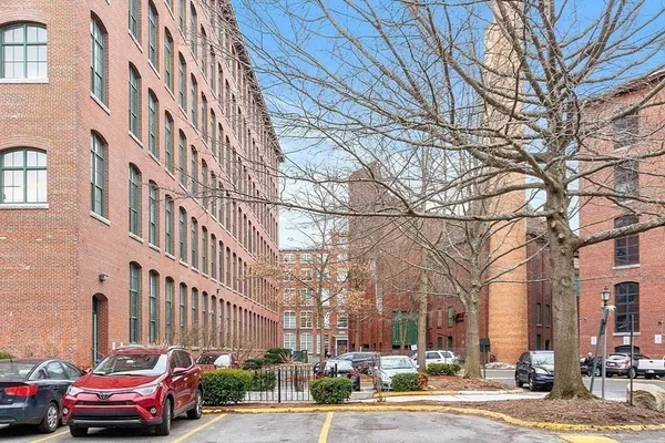 $2,500 | 200 Market Street, Unit 117, Lowell, MA 01852