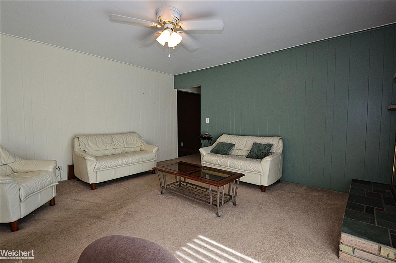 11050 Chicago Road Warren, MI 48093 - Photo 9 of 37 31302934-8.JPG